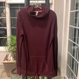 Lulemon hooded sweater. Burgundy. Size 10 Excellent condition.